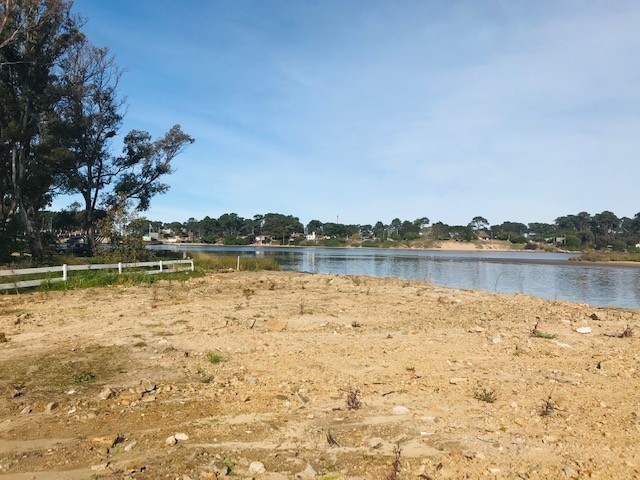 Excelente terreno sobre la laguna en La Barra